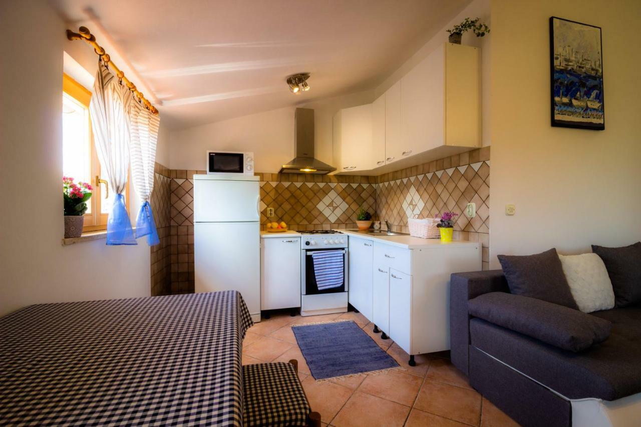 Apartment Helena Pula Exterior photo